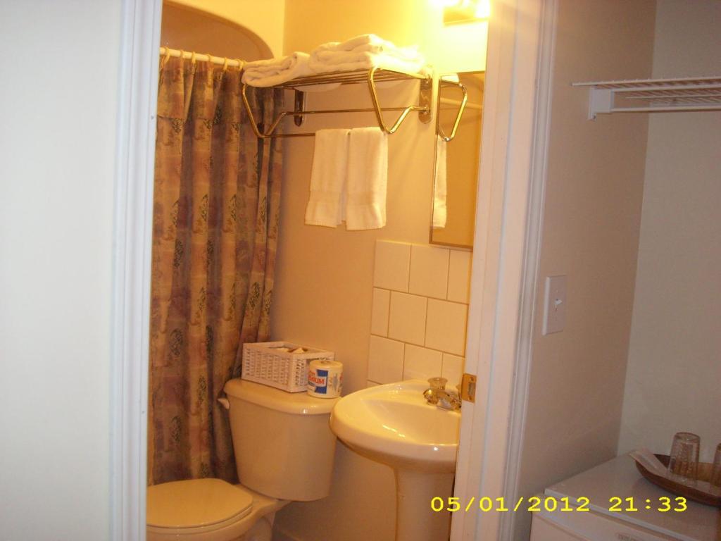 Villa Maria Country Inn Acheson Room photo